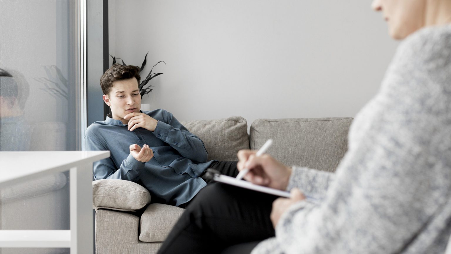 Aydın’da çocuk ve ergenler için profesyonel psikolojik destek sunan Klinik Psikolog Sergen Özdemir