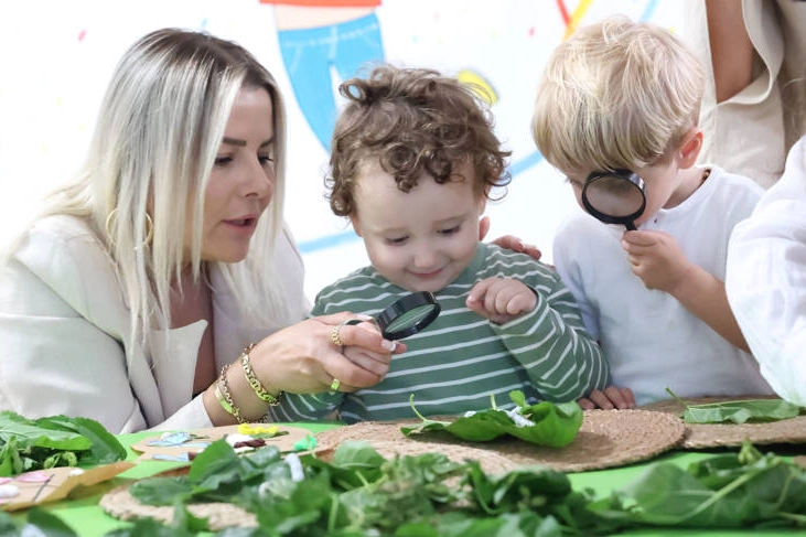 Antalya'da çocuklar ipekböceği ile tanışıyor