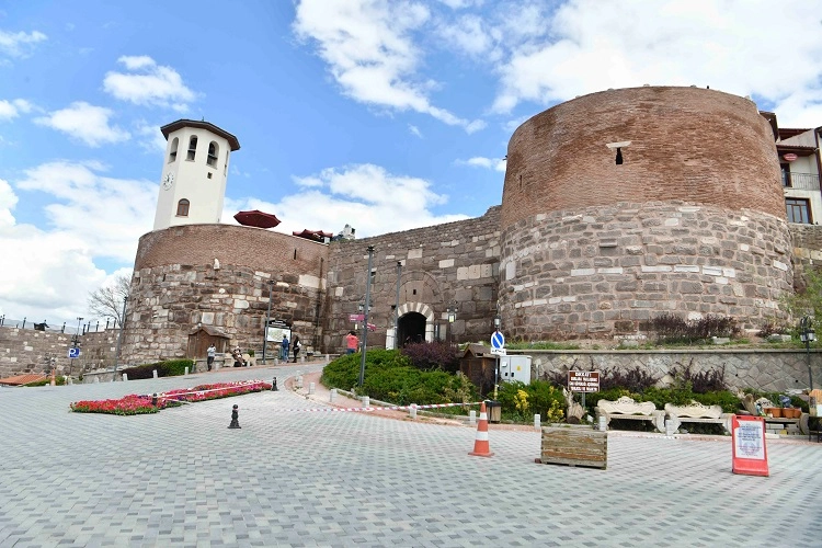 Ankara Kalesi'ne hassas dokunuş