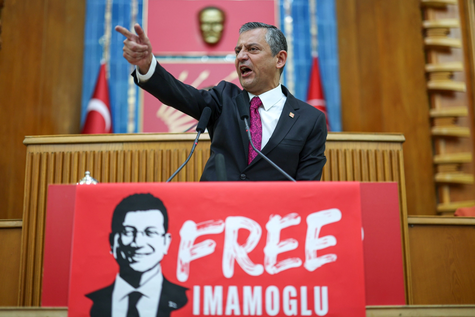 Özgür Özel: Hesabı darbecilerden soracağız!