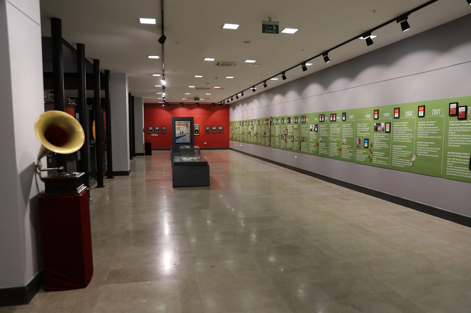 Diyarbakır'da ‘Seni Baharmışın Gibi’ başlıklı sergi açıldı