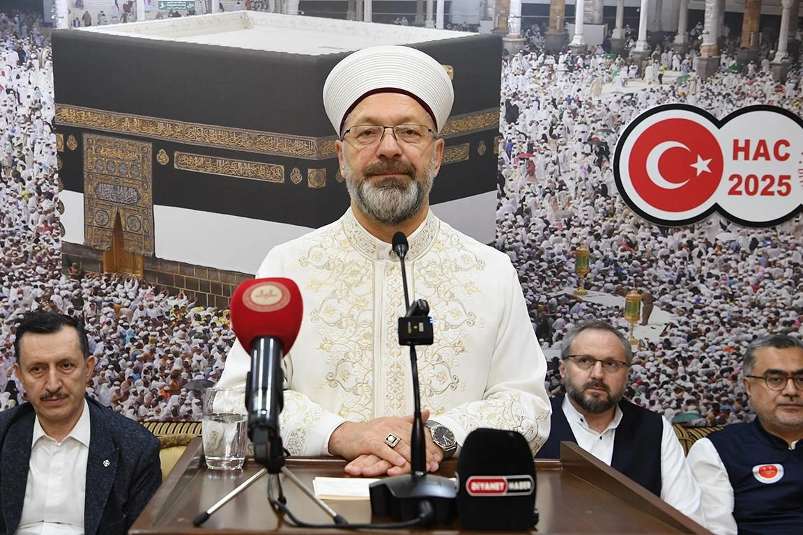 Diyanet'ten genç çiftlere Umre müjdesi... 500 Çiftin Umre bedelinin yarısı karşılanacak!