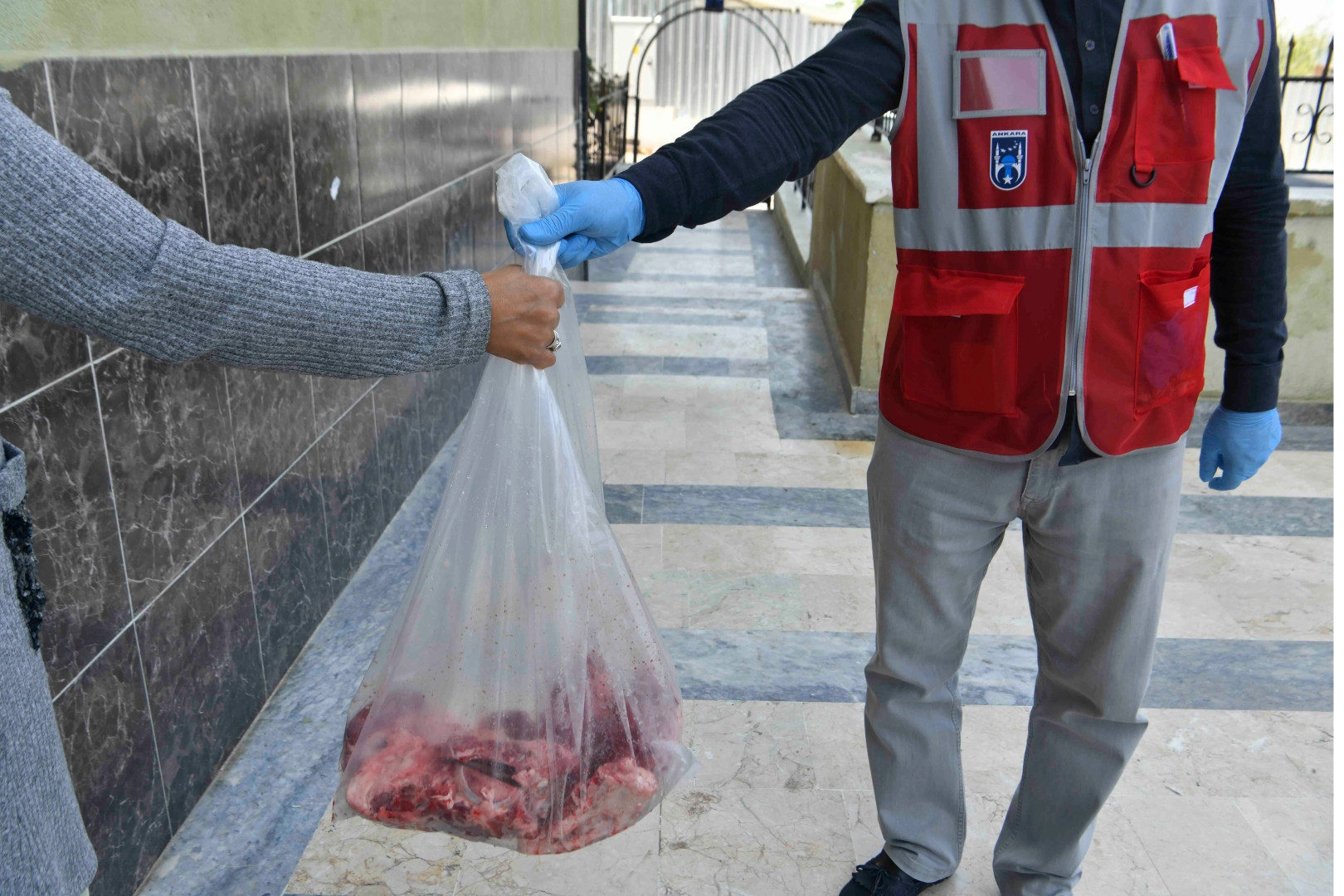 Ankara'da 3 tondan fazla et dağıtıldı
