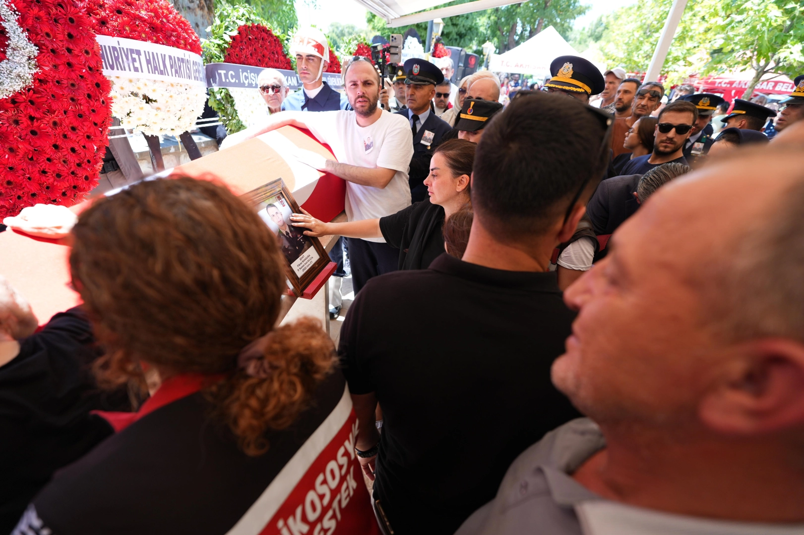 Şehit astsubay Akhisar’da son yolculuğuna uğurlandı