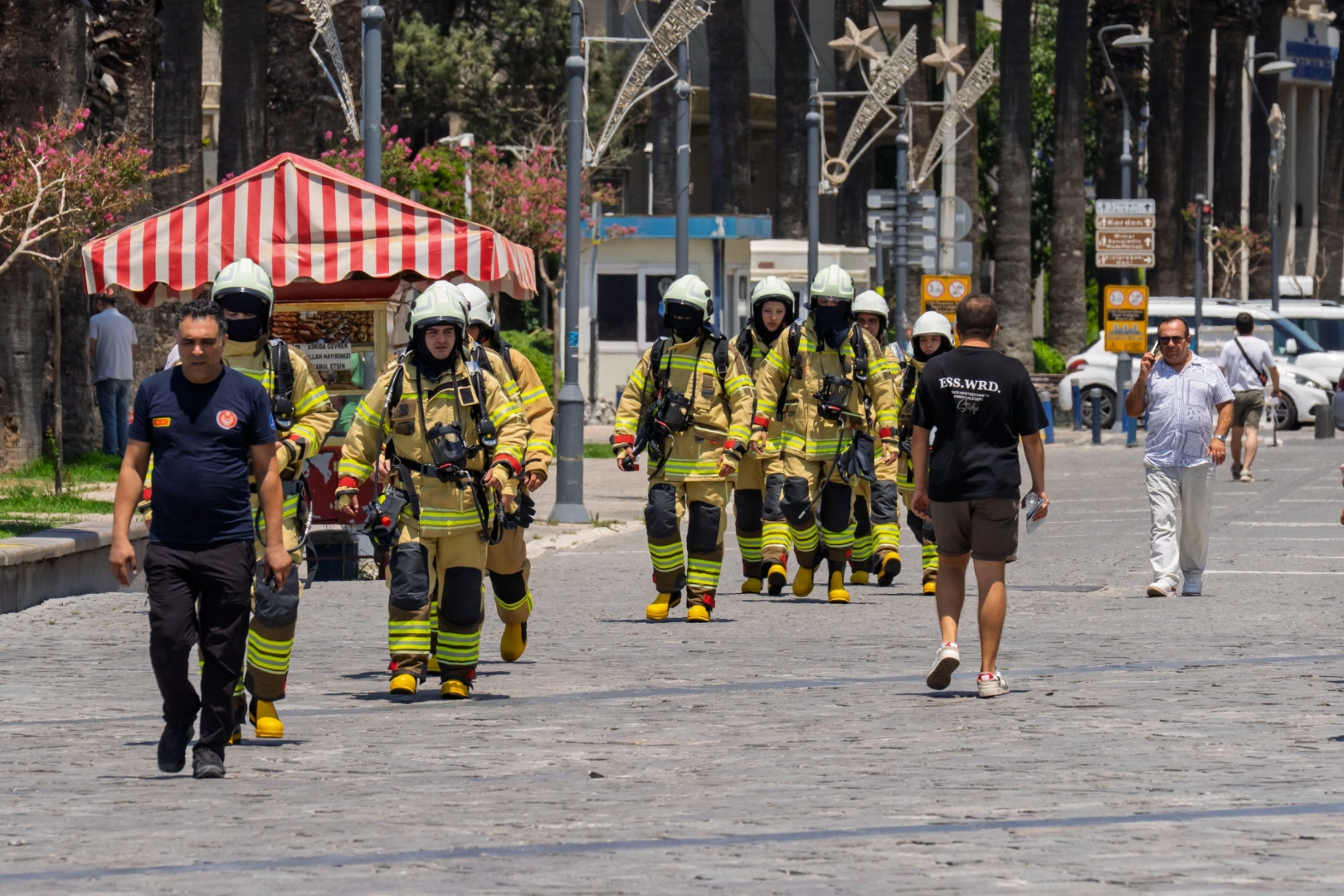 İzmir İtfaiyesi sonunda isyan etti, sokağa indi!