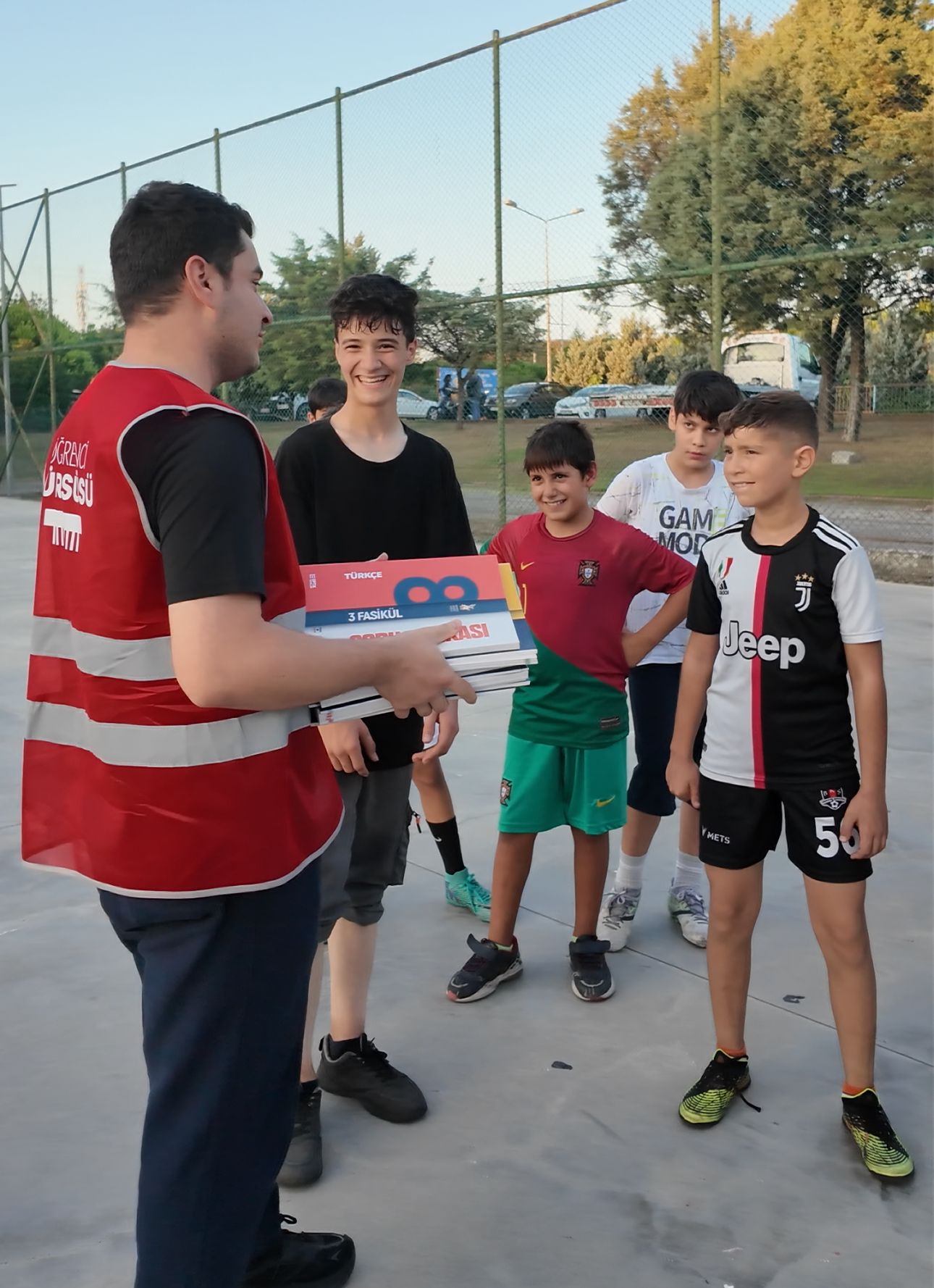 Öğrenci Kürsüsü ve Optik Yayınları, Sokaklarda Çocuklarla Buluştu