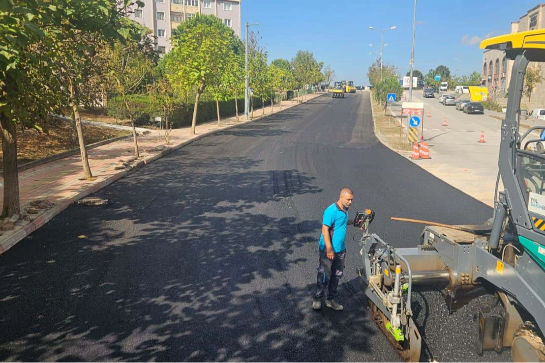 Kocaeli’de Alparslan Bulvarı modern asfaltla yenilendi