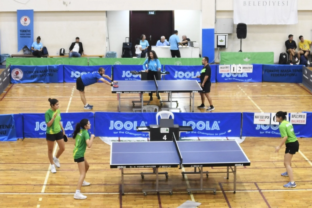 Bursa Osmangazi Belediyesi masa tenisine ev sahipliği yaptı