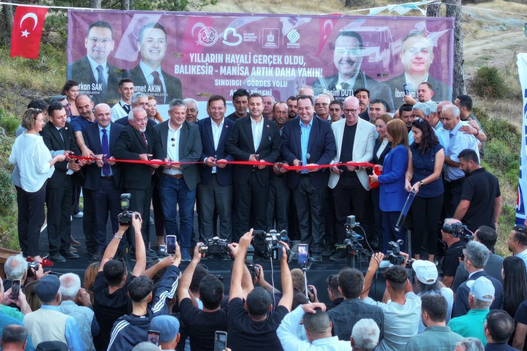 Gördes–Sındırgı yolunda birlikle gelen hizmet