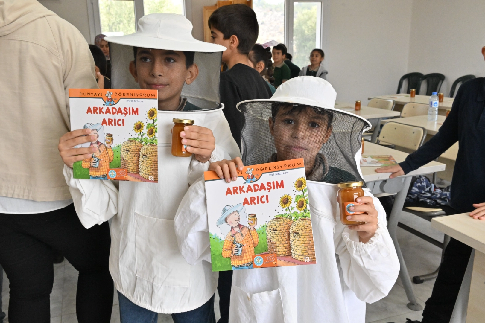 Manisa’da miniklere arıların dünyası tanıtılıyor